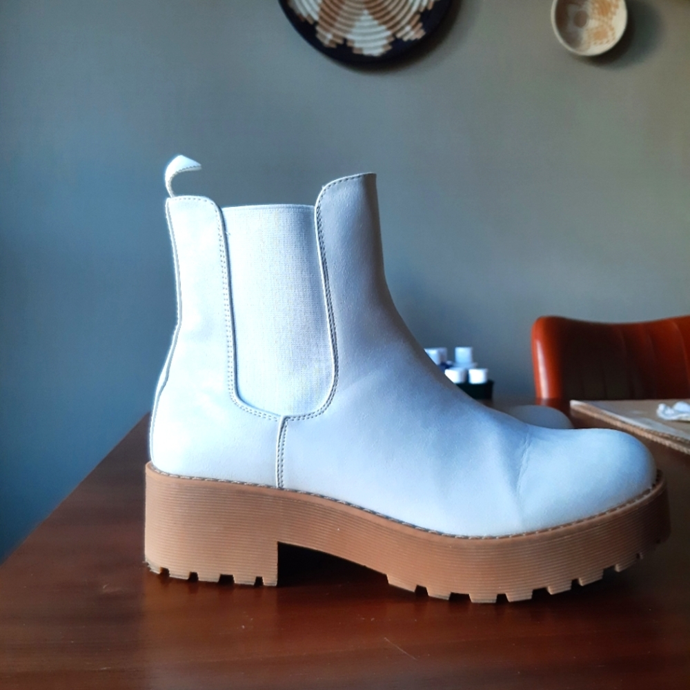 Chunky Low Heeled Chelsea Boots